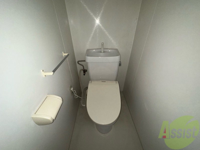 トイレ　温水洗浄便座付きのトイレは、使用しやすくうれしいですね。