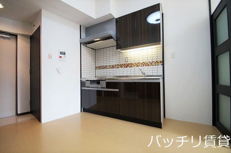キッチン　別号室タイプの為、現状を優先いたします