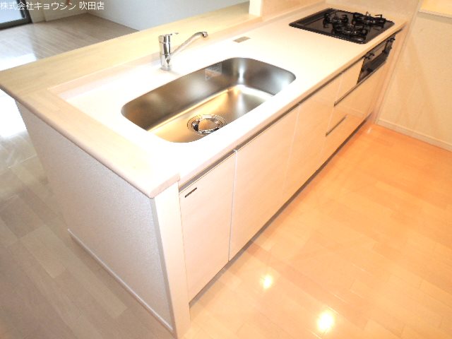 キッチン　同物件別部屋