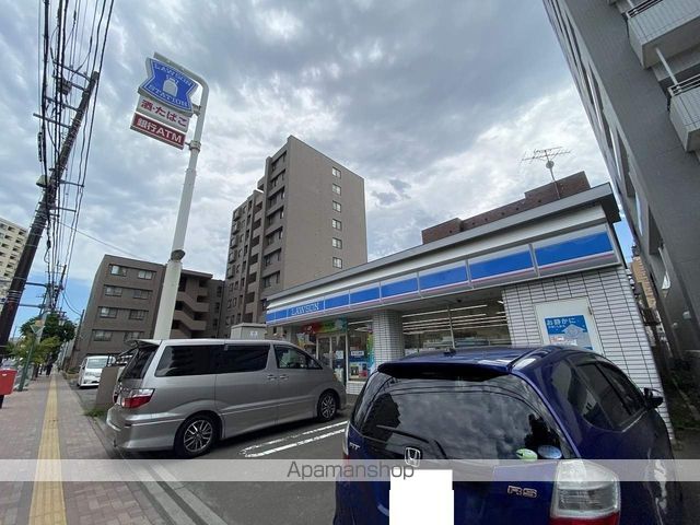 コンビニ　ローソン（コンビニ）まで691m