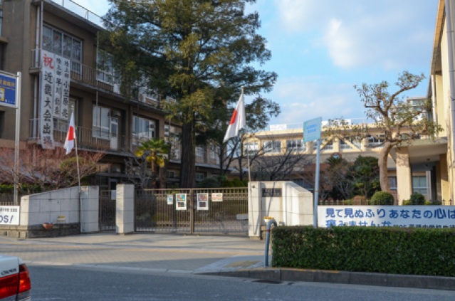 中学校　茨木市立養精中学校（中学校）まで832m