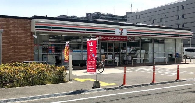 コンビニ　セブン－イレブン　茨木鮎川１丁目店（コンビニ）まで213m