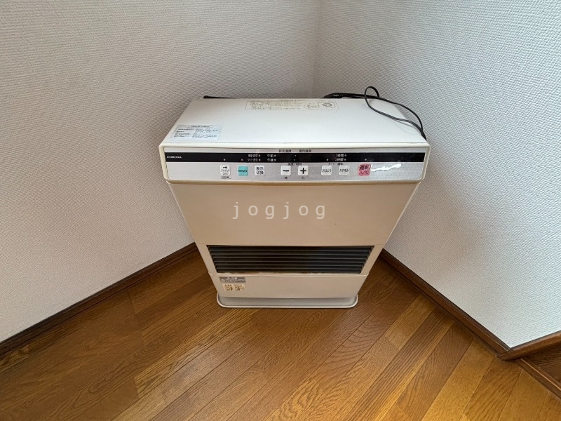 その他設備　冬はあったか石油ストーブです。