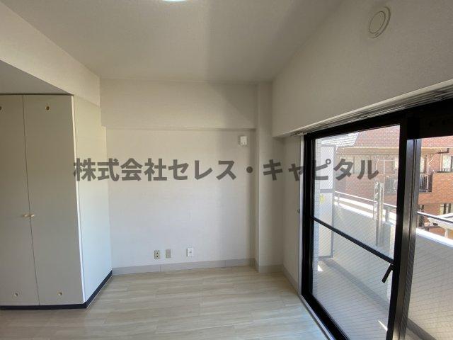 ユーコート行徳の居間写真