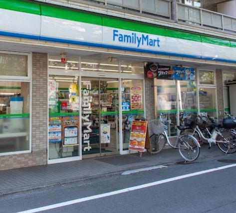 コンビニ　ファミリーマート まるいし祖師谷店（コンビニ）まで344m