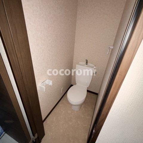 須山町車庫付き平屋のトイレ写真