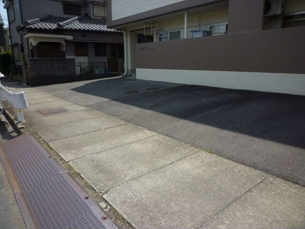 名鉄犬山線 西春駅 徒歩8分 3階建 築38年の居間写真