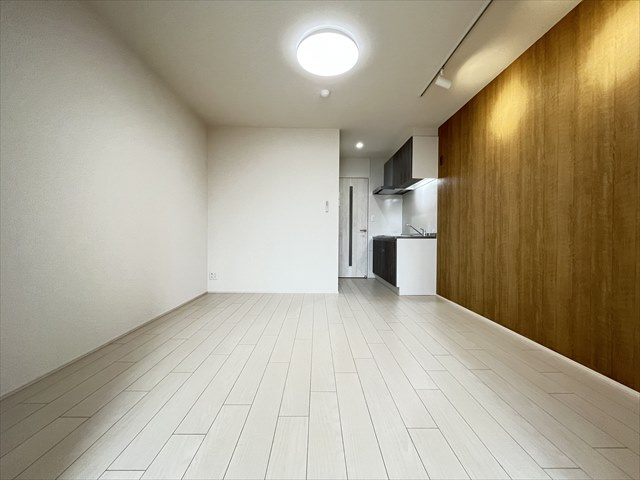 リバーサイド東久宝寺十番館の居間写真