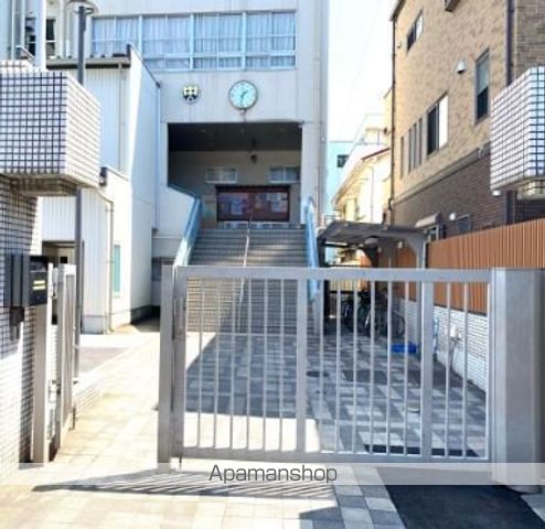 中学校　深川第六中学校（中学校）まで628m
