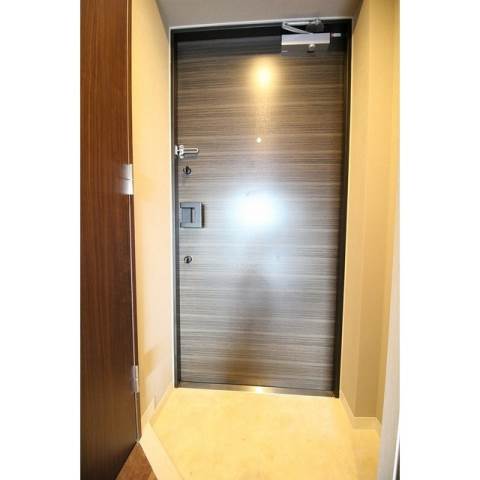 玄関　別タイプの室内写真（参考写真）になります。