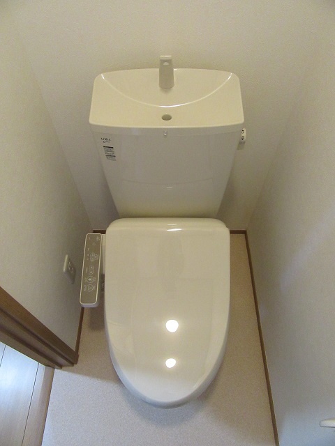 トイレ　102号室の写真を掲載しております。