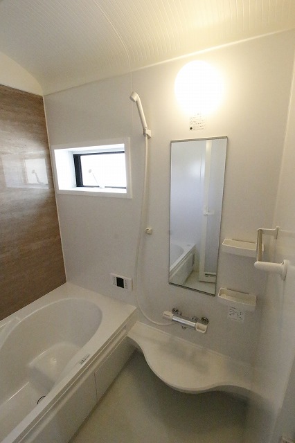 バス・シャワールーム　別の部屋の写真です