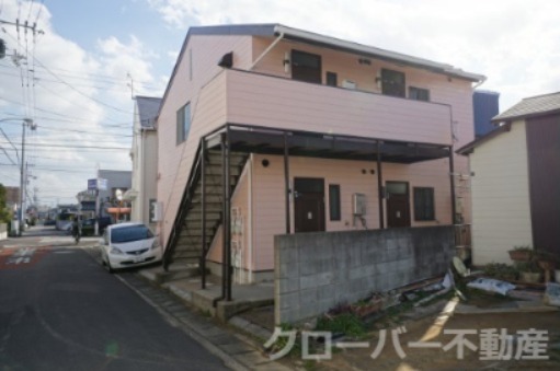 ニューエステート西本町の建物外観