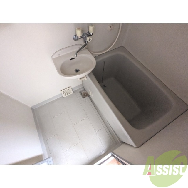 バス・シャワールーム　お風呂はゆったり入りたくなるサイズ感がいいですね。