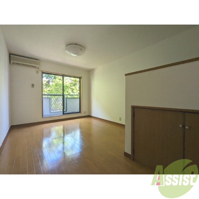 居室・リビング　お部屋は８帖あってゆったり使えそうでいいですね。