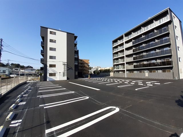 【北九州市八幡西区青山のマンションの駐車場】