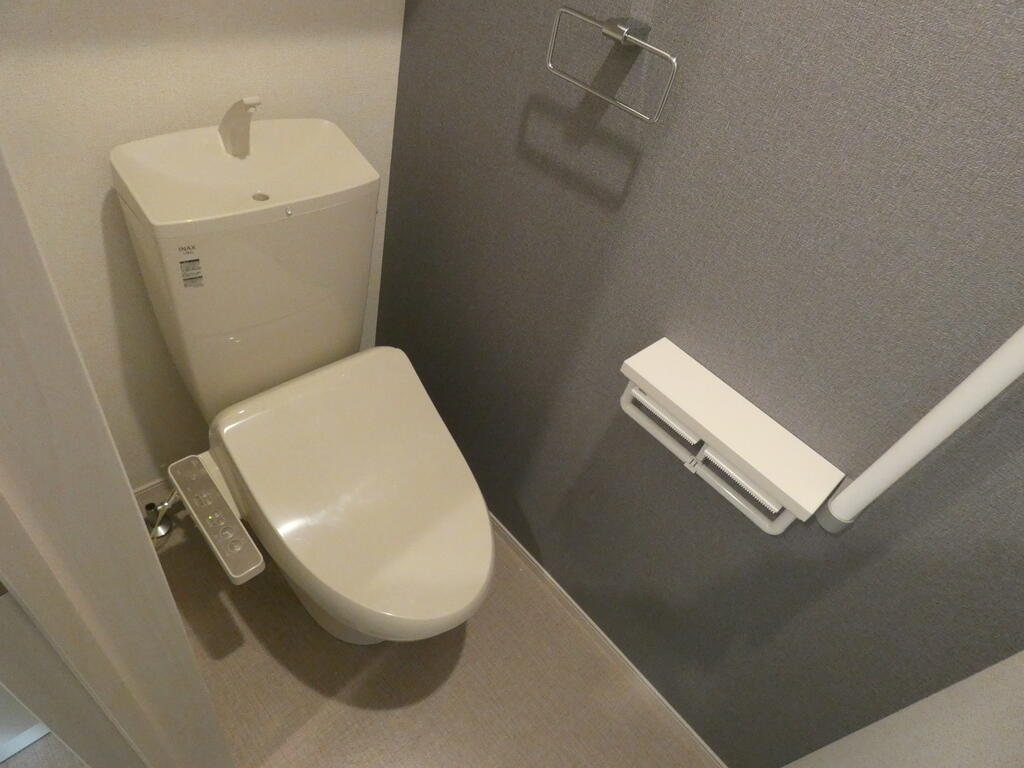 トイレ　温水洗浄便座