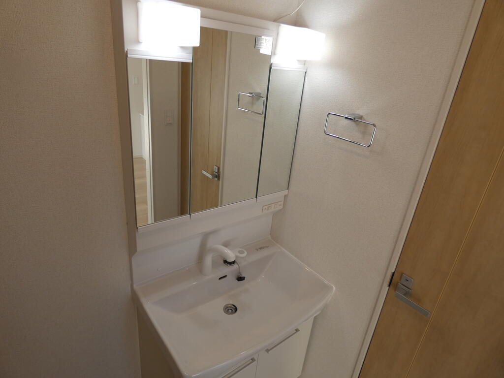 洗面設備　シャワー付洗面台