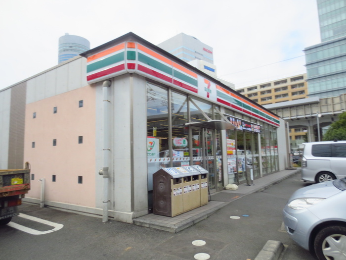 コンビニ　セブンイレブン（コンビニ）まで371m