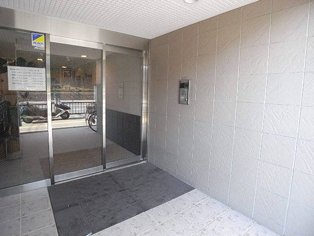 エントランス　清潔なエントランスです