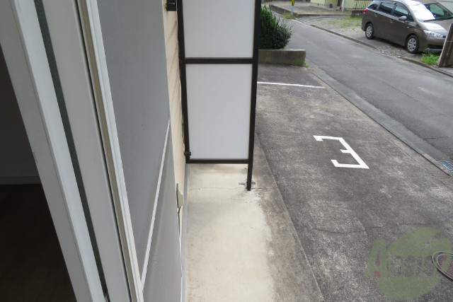 バルコニー　洗濯干すスペースがしっかりついて便利ですね。