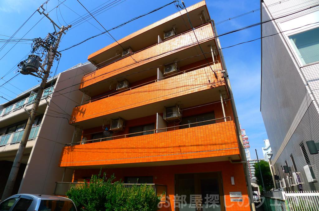 名古屋市昭和区小桜町のマンションの建物外観