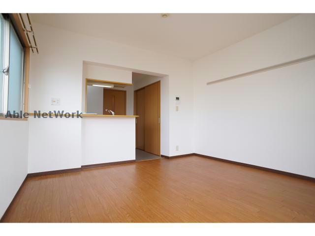 居室・リビング　角部屋の写真を使用しています