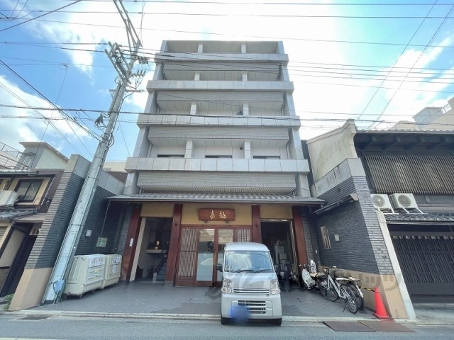 京都市中京区甲屋町のマンションの建物外観