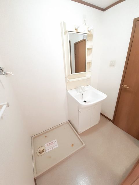 【東松島市大曲のアパートの洗面設備】