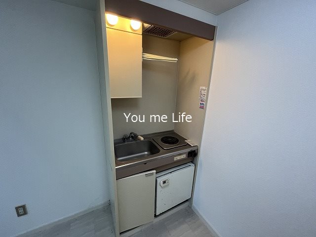 キッチン　電気コンロ　ミニ冷蔵庫有