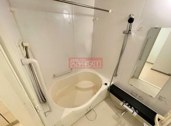 バス・シャワールーム　別部屋の写真となります