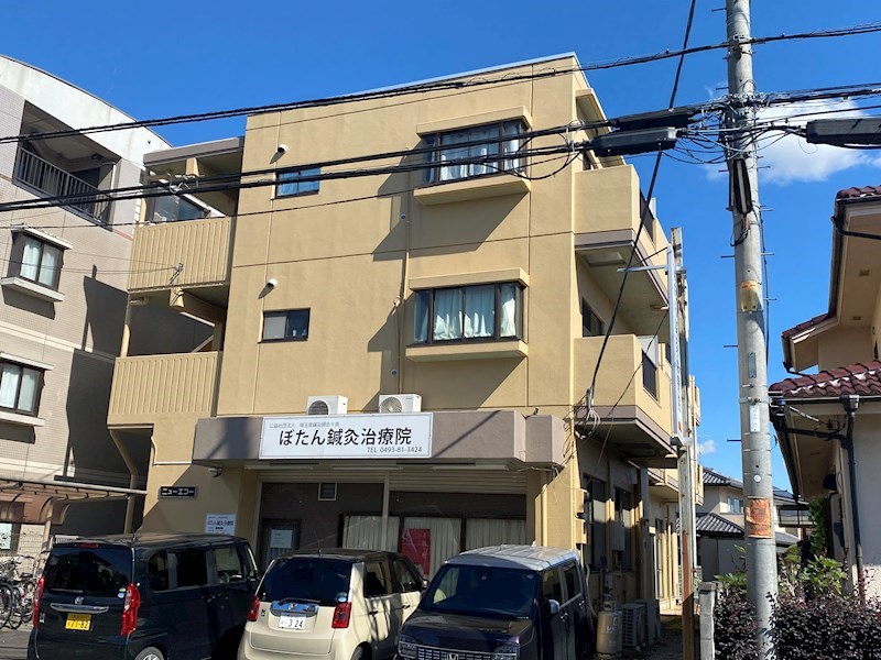 東松山市元宿のマンションの建物外観