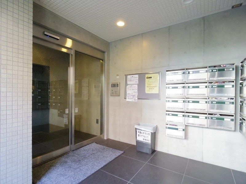 【新座市野火止のマンションのエントランス】