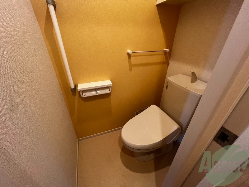 トイレ　トイレはウォシュレット機能付きです。安心して使用できますね。