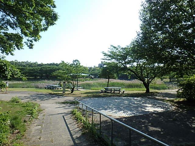 【パークヒルズ中平　Ｂ棟の公園】