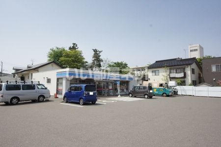 【柏崎市北園町のアパートのコンビニ】