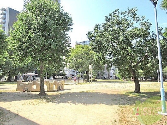 【大阪市北区豊崎のマンションの公園】