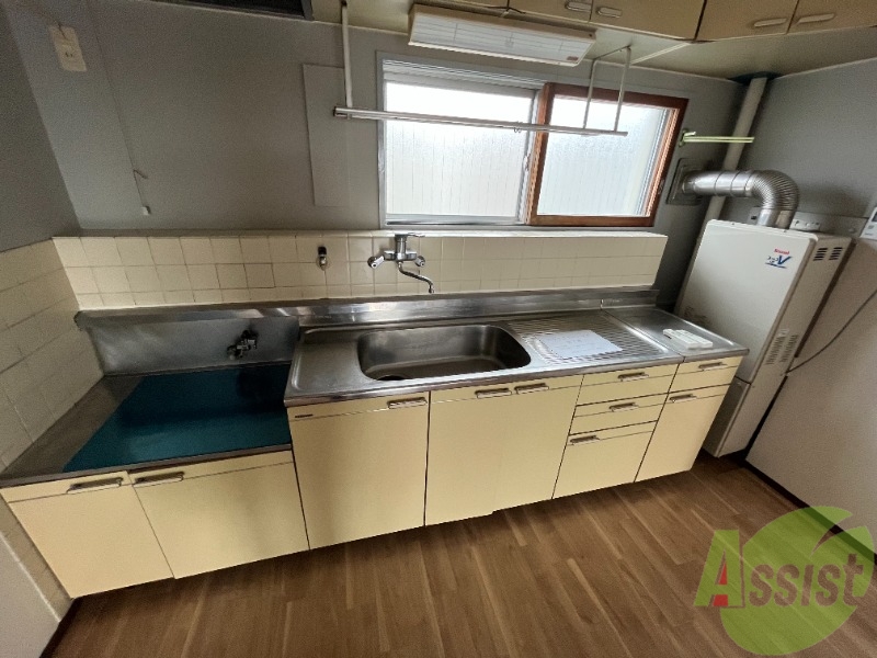 キッチン　キッチンはこちら広々として使いやすそうですよ。