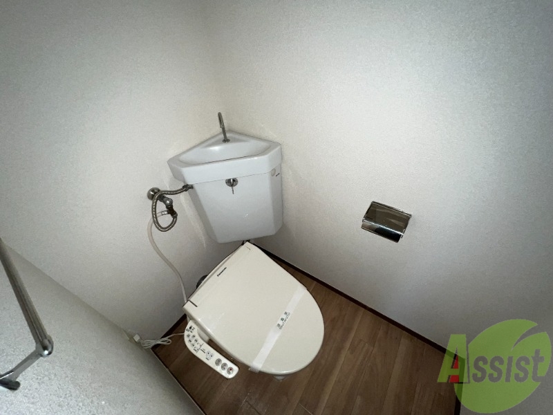 トイレ　トイレはこちらのウォシュレット付きになりますね