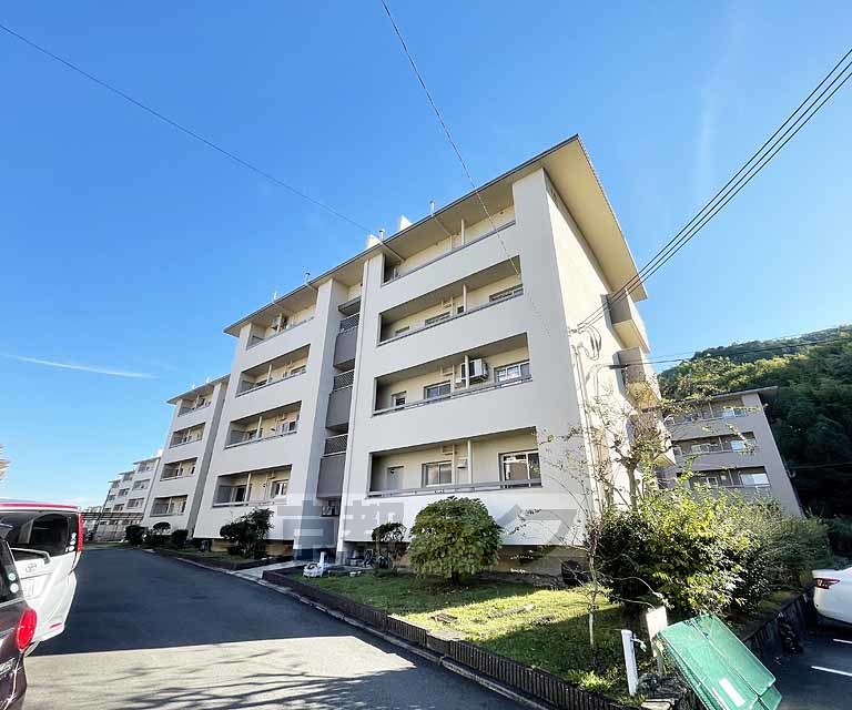 乙訓郡大山崎町字円明寺のマンションの建物外観