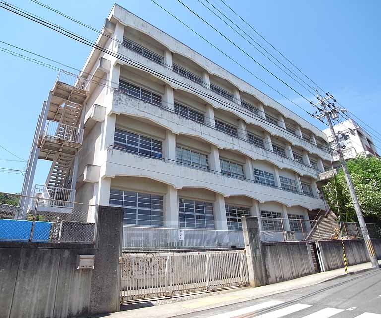 【乙訓郡大山崎町字円明寺のマンションの小学校】