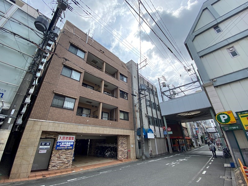 【姫路市亀井町のマンションの建物外観】