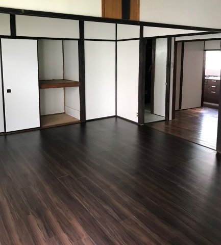 収納　収納たっぷりのリビング