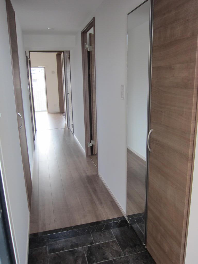 玄関　※同タイプの参考画像です。