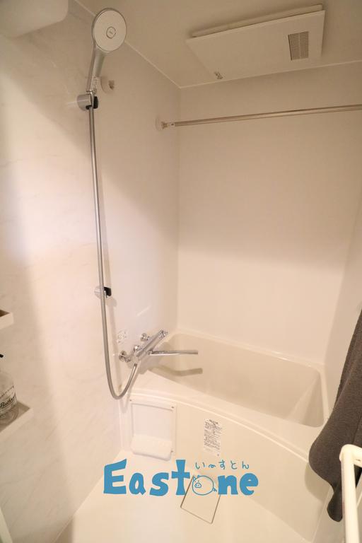 バス・シャワールーム　ゆったりめのバスルームが一日の疲れを癒します♪