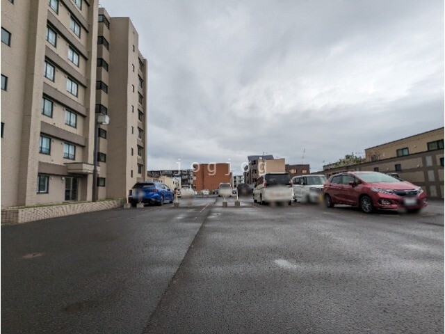 【札幌市西区発寒十条のマンションの駐車場】