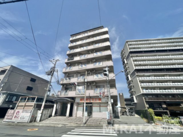 【羽曳野市栄町のマンションの建物外観】