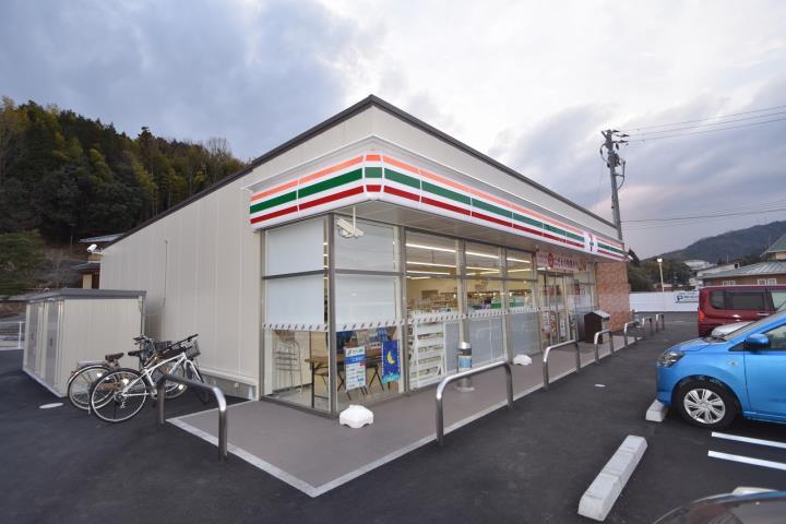 コンビニ　セブンイレブン（コンビニ）まで2011m