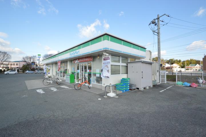 コンビニ　ファミリーマート（コンビニ）まで2130m
