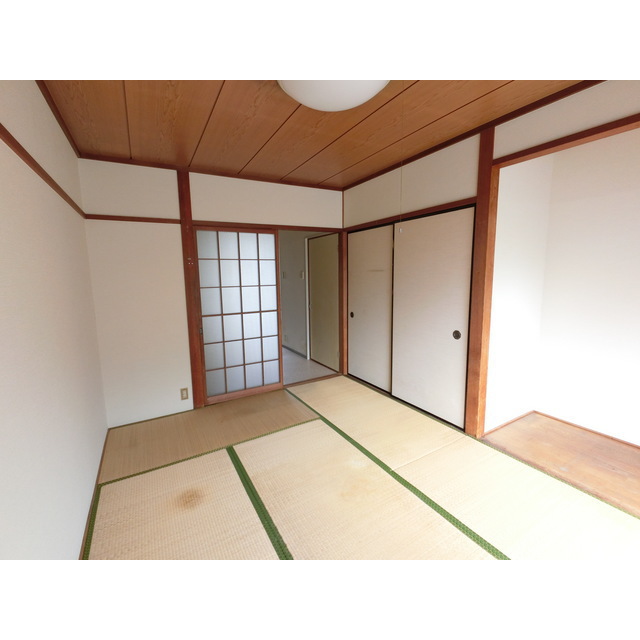 居室・リビング　１階和室